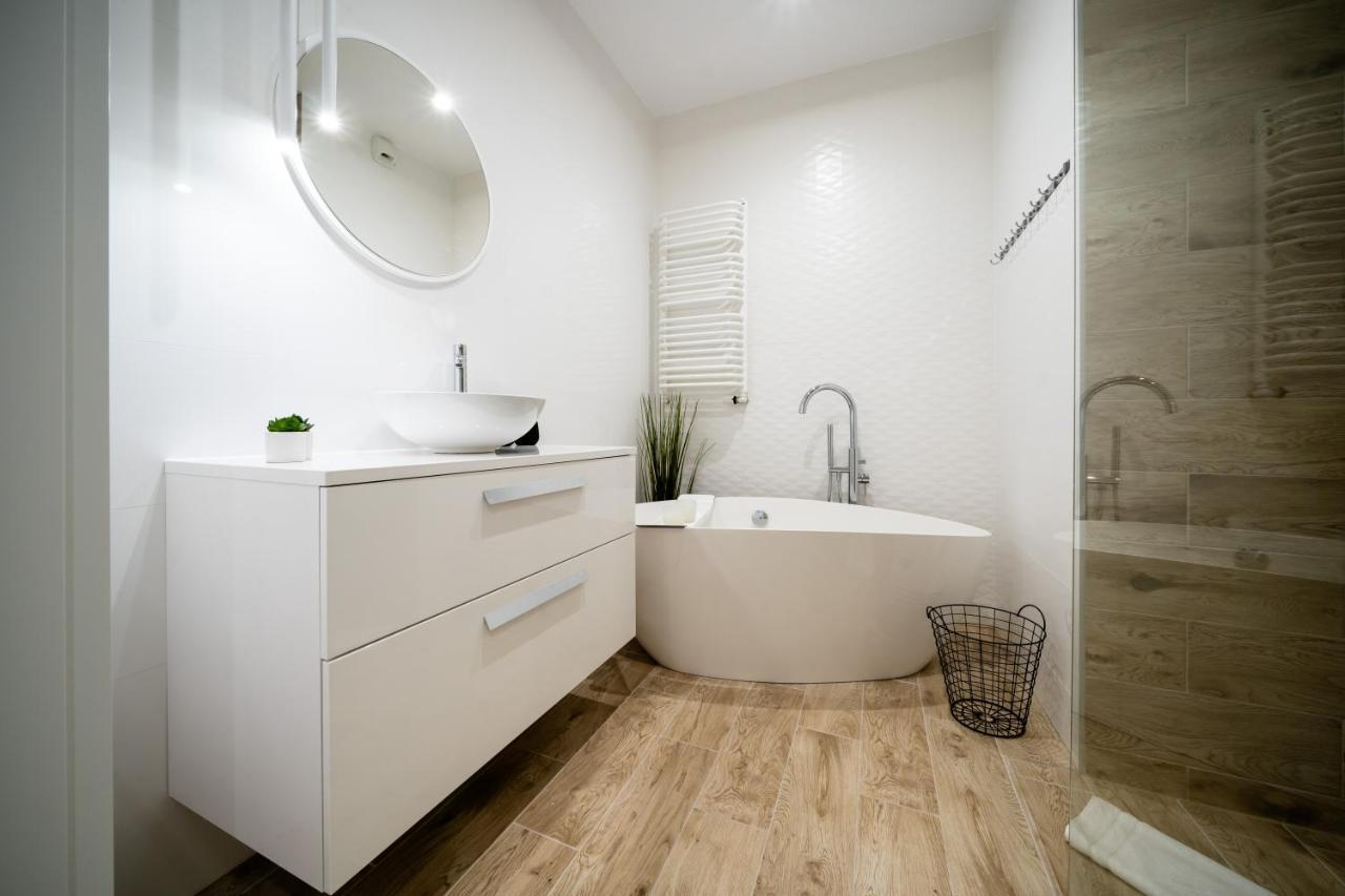 Urban Apartments Luxury Skyline Sokolska Towers 30A, 2 Free Garages, Gym & Sauna, Self Check-In Katowice Luaran gambar